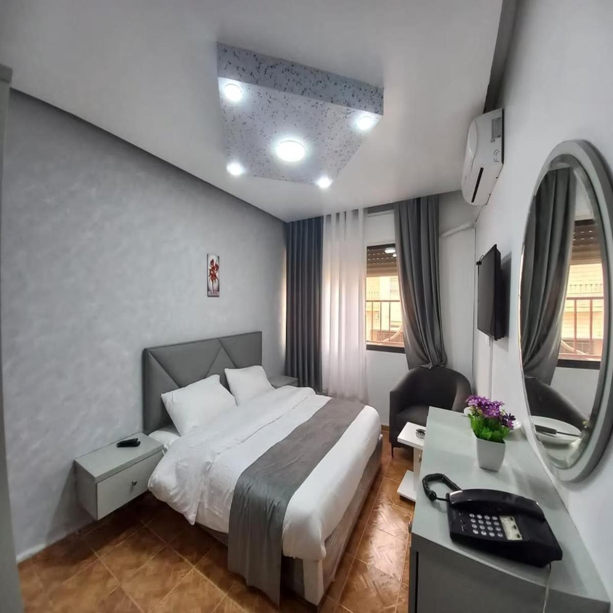 Al-Nujoom Hotel Suites Amman Extérieur photo